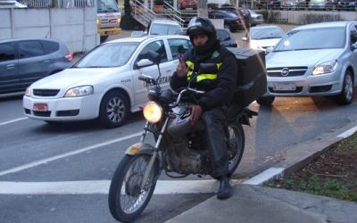 Motoboy e direção defensiva: garantia de entrega rápida e segura