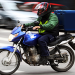 Sem fiscalização, nova lei não impede 'corrida' de motoboys
